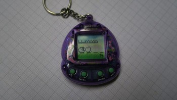 Hewan peliharaan virtual ini merebut hati setiap anak tahun 90-an. Kamu dapat memberi makan, bermain, dan merawat makhluk berpiksel yang menggemaskan ini, dan melihat mereka tumbuh dan berkembang. Itu adalah cara santai dan kompulsif untuk menikmati kepemilikan hewan peliharaan tanpa repot. Foto: Boredpanda