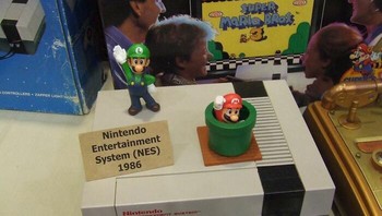 NES memiliki beberapa game pixelated dalam penyimpanan 8-bitnya. Itu dihentikan saat game definisi tinggi muncul. Foto: Boredpanda