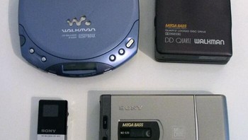 Pemutar musik portabel ini pernah menjadi satu-satunya cara bagi orang untuk menikmati daftar lagu pribadi mereka. Mereka digulingkan oleh YouTube dan Spotify. Foto: Boredpanda