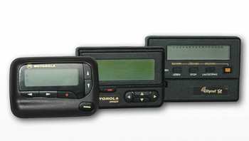 Mereka dulunya adalah simbol status . Pager akan berdengung dengan urgensi dan menampilkan pesan samar tidak lebih dari beberapa karakter. Foto: Boredpanda