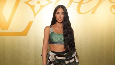 Adu Gaya Artis Nonton Koleksi Perdana Pharrell Williams untuk Louis Vuitton