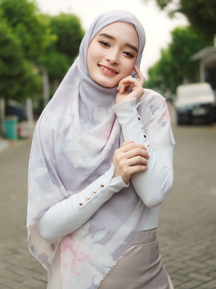 Gaya hijab Inara Rusli. Gaya hijab Inara Rusli.