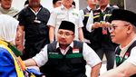 5 Potret Keakraban Gus Men dengan Jemaah Haji Indonesia
