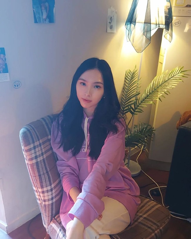 Satu lagi warga negara Indonesia yang debut jadi idol KPop. Setelah Dita Karang SECRET NUMBER dan Zayyan XODIAC, kini ada Viankha Jesslyn alias Via Beauty Box. Foto: Instagram