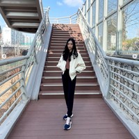 ANJAY BETUL TETEH BANDUNG JADI IDOL KPOP EUY, Dia yang debut kenapa aku yang bangga ya Sukses ya teh via, mbak dita, aa zayyan. Semuaaa deh  Geulis pisan si teteh, semangat berkarir teh via  komentar netizen setelah mendengar kabar debutnya. Foto: Instagram