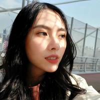 Via yang berparas ayu diketahui berasal dari Bandung, Jawa Barat. Hal itu membuat netizen takjub karena ada mojang Bandung yang terjun ke industri KPop. Foto: Instagram