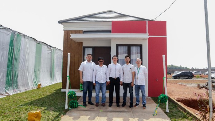 Intip Jeroan Rumah Eksklusif 10 Menit dari Bandara Soekarno Hatta MGM Propertindo kembali membangun project Perumahan eksklusif bernama Project Lotus Residence yang memudahkan para penghuninya menuju Bandara Soekarno-Hatta. Pasalnya, Perumahan yang terletak di Jalan Babussalam, Teluk Naga, Kabupaten Tangerang ini hanya berjarak 10 menit menuju Bandara Internasional Soekarno-Hatta.