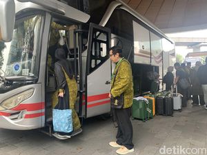 Maktour Lepas Jemaah Haji Gelombang Terakhir ke Tanah Suci