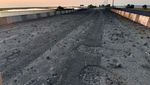 Jembatan Penghubung Kherson-Krimea Bolong Dihantam Rudal