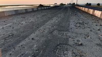 Jembatan ini berada di wilayah yang dikuasi Rusia.  