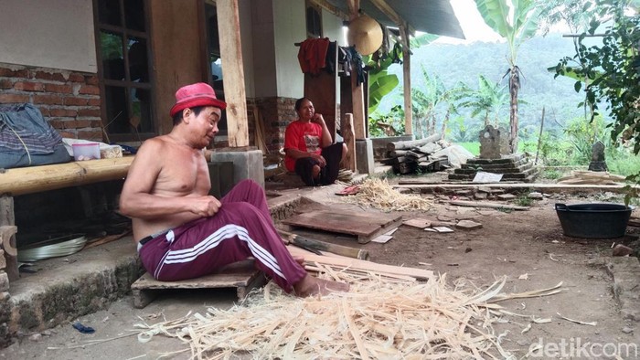 Kampung unik di Majalengka yang hanya berisi 7 rumah. Kampung unik di Majalengka yang hanya berisi 7 rumah.
