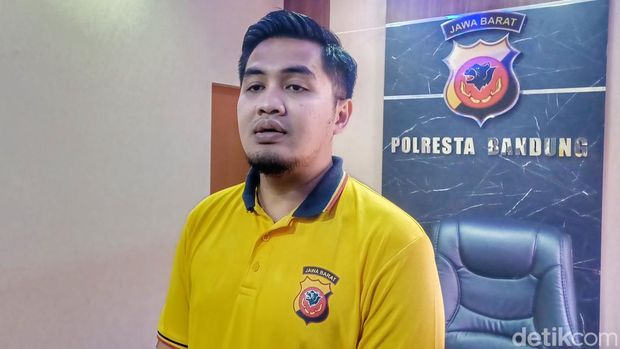 Kasatreskrim Polresta Bandung Kompol Oliestha Ageng Wicaksana, saat doorstop kepada awak media, di Mapolresta Bandung.