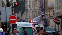 Kantor kejaksaan Paris mengatakan petugas penyelamat masih mencari dua orang hilang di reruntuhan dan masih terlalu dini untuk mengatakan apa yang menyebabkan ledakan itu.  