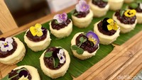 Kamu bisa menikmatinya di restoran Sugar & Spice Hotel Intercontinental Jakarta, mulai 1 Juli 2023 mendatang dengan harga mulai dari Rp 528.000++ per peson. Informasi lebih lanjut dapat menghubungi via WhatsApp +628111037-355. Foto: detikcom/Riska Fitria