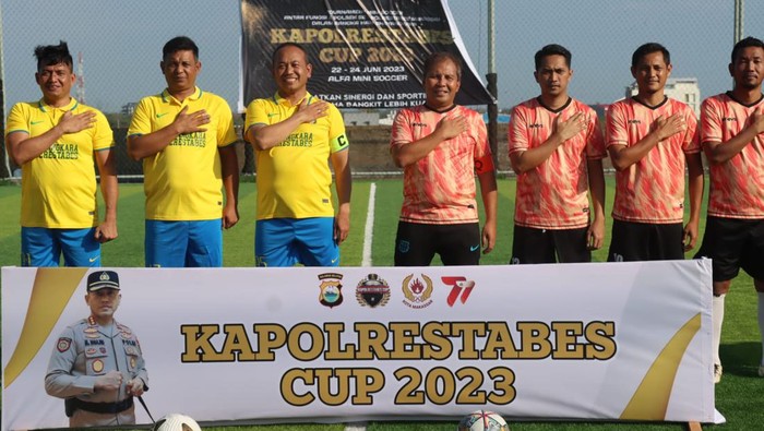 Wali Kota Makassar Moh Ramdhan Danny Pomanto membuka turnamen mini soccer Kapolrestabes Cup 2023 yang digelar Polrestabes Makassar.