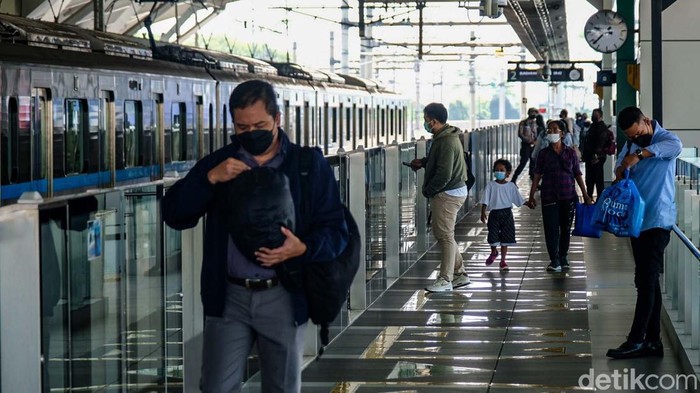 Pemprov DKI Jakarta bekerja sama dengan MRT Jakarta untuk program MRT Rp 1 saat HUT ke-496 DKI Jakarta. Program ini berlaku saat peringatan HUT ke-496 DKI Jakarta hari ini.