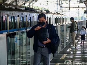 Jokowi Sebut Penumpang MRT Jakarta Masih Sedikit, Ini Biang Keroknya
