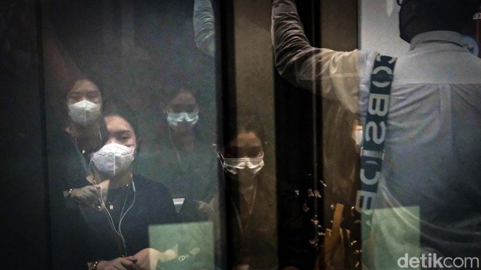 Mantap! Naik MRT Cuma Bayar Rp 1 di HUT DKI Jakarta Hari Ini Pemprov DKI Jakarta bekerja sama dengan MRT Jakarta untuk program MRT Rp 1 saat HUT ke-496 DKI Jakarta. Program ini berlaku saat peringatan HUT ke-496 DKI Jakarta hari ini.