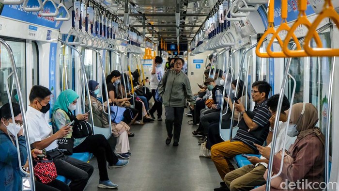 Pemprov DKI Jakarta bekerja sama dengan MRT Jakarta untuk program MRT Rp 1 saat HUT ke-496 DKI Jakarta. Program ini berlaku saat peringatan HUT ke-496 DKI Jakarta hari ini.