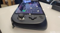 Ayaneo Geek resmi menyambangi Indonesia. PC Portable ini punya performa jempolan, dengan harga jual Rp 20 jutaan. Bisa dipakai untuk kerja dan main game.