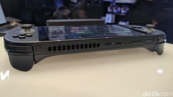 Di bagian atas Ayaneo Geek, terdapat dua tombol customizable, fingerprint, tombol volume, noice cancelling mic, 2 USB-C, dan Exhaust Fan. Foto: (Panji Saputro/detikINET).