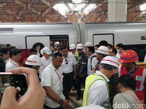 Luhut-Menhub Jajal Kereta Cepat, Kebut 350 Km/Jam!