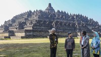 Kaisar Jepang Naruhito mengunjungi Taman Wisata Candi (TWC) Borobudur di Magelang, Jawa Tengah, Kamis (22/06/2023). AP Photo/Slamet Riyadi. 