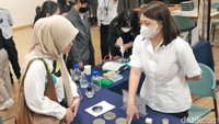 - Calon mahasiswa bisa belajar berkonsultasi lebih lanjut tentang calon program studi (prodi) tujuan dan peluang kariernya di segmen UNBOX Your Faculty. Foto: Trisna Wulandari/detikEdu