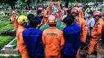Pakai Forklift, Basarnas Bawa Jenazah Pria Obesitas 300 Kg ke Liang Lahat