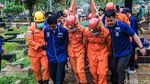 Pakai Forklift, Basarnas Bawa Jenazah Pria Obesitas 300 Kg ke Liang Lahat