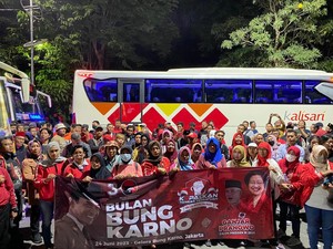 Kader PDIP Surabaya Serbu Jakarta Merahkan Puncak Bulan Bung Karno di GBK