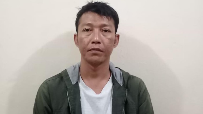 Pelaku pencurian katalis knalpot yang mengaku di begal saat diamankan di Polsek Sepaku, Kukar, Kaltim.