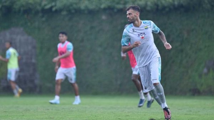 Pemain Persib Tyronne del Pino.