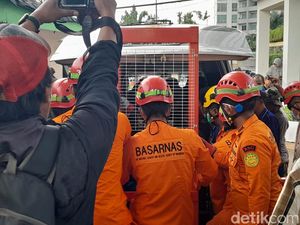 Damkar-Basarnas Bantu Pemakaman Fajri Pria Obesitas 300 Kg di TPU Menteng Pulo