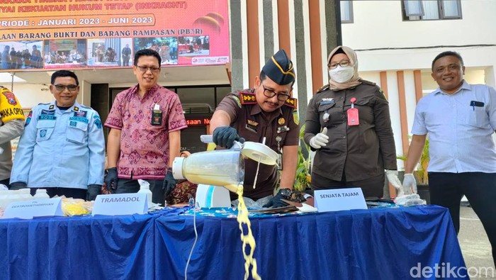 pemusnahan barang bukti di probolinggo