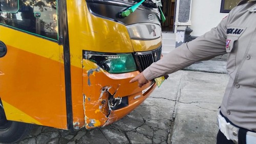 Pengendara motor, Kariyono (57), tewas setelah dihantam bus dalam kecelakaan di Desa Candikusuma, Jalan Raya Denpasar-Gilimanuk.