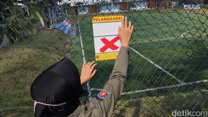 Penyegelan mini soccer di Mguwoharjo Sleman, Kamis (22/6/2023).