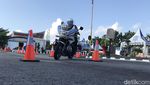 Kala Polisi Unjuk Gigi Ikut Lomba Safety Riding