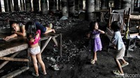 Permukiman kumuh masih menghiasi ibu kota, seperti yang terlihat di kawasan kolong tol Papanggo, Jakarta Utara.  