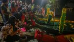 Potret Ritual Memandikan Perahu Saat Perayaan Peh Cun