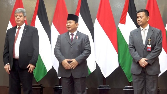 Prabowo saat menyaksikan perjanjian kerja sama beasiswa ke pemuda Palestina.