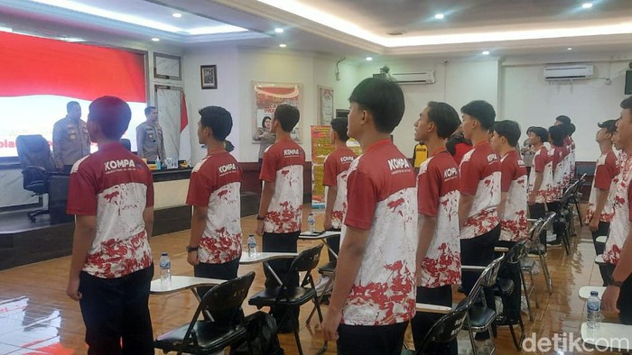 Puluhan remaja yang terlibat tawuran diberikan pelatihan singkat supaya lebih cinta Tanah Air