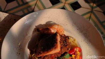 Kamu bisa foto di dekat jendela pakai cahaya Matahari. Jangan memotret jam 12 dan 13 siang, atau saat sunset, nanti malah warnanya ambyar. Kalau untuk foto makanan usahakan jam 9-11, atau kalo sore jam 2-4 sore, paparnya. Foto: Adi Fida Rahman/detikINET