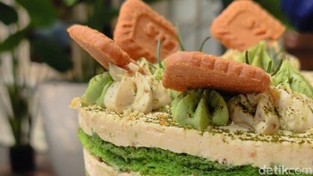 Saat memotret makanan juga harus memperhatikan komposisi warna, misalnya nasi goreng warna cokelat tidak bisa diletakkan pada piring warna merah karena tidak akan bikin makanan menonjol. Foto: Adi Fida Rahman/detikINET