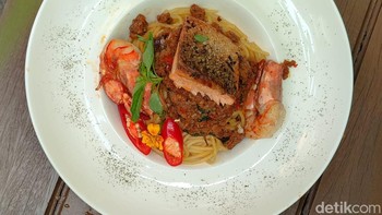 Menurut Togi Panjaitan, Professional Food Photographer. apa pun tujuannya, food photography itu untuk men-capture image makanan agar terlihat menggiurkan. Dengan begitu orang yang melihat akan merasa laper. Foto: Adi Fida Rahman/detikINET