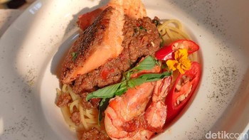 Pokoknya paling gampang lihat bayangannya, kalau sampai gelap menurut saya kurang kelihatan natural, imbuh Togi. Foto: Adi Fida Rahman/detikINET