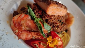 Resep utama dalam memotret makanan yang menggiurkan sebenarnya sederhana, yakni pencahayaan yang bagus. Togi menyarankan untuk memanfaatkan cahaya Matahari, namun ada waktu-waktu tertentu untuk hasilkan foto bagus.Foto: Adi Fida Rahman/detikINET