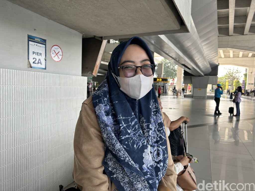 Resti, pengunjung Bandara Soekarno-Hatta. (Kadek Melda L/detikcom)