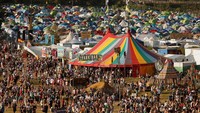 Glastonbury didirikan oleh Michael Eavis 53 tahun lalu, biasanya terjual habis sebelum penampil utama diumumkan, mengingat kekuatan susunan pemain sebelumnya.  