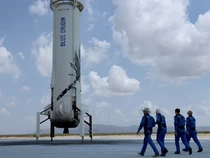 Momen Peluncuran Roket New Shepard Blue Origin